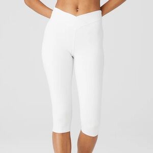 alo airbrush v-cut define capri